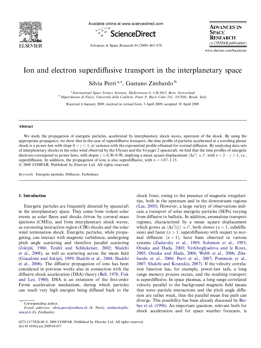 Ion and electron superdiffusive transport in the interplanetary space