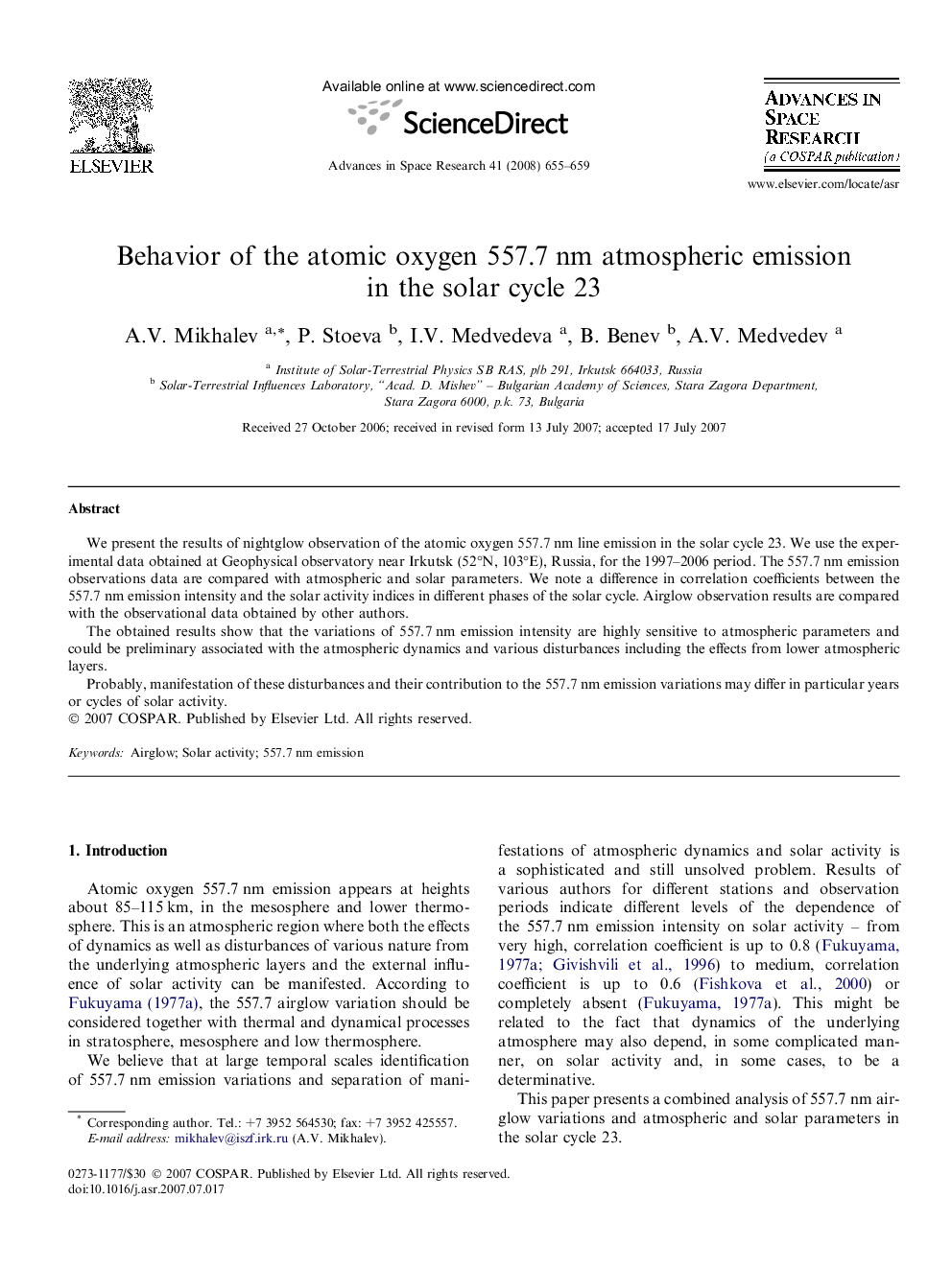 Behavior of the atomic oxygen 557.7 nm atmospheric emission in the solar cycle 23