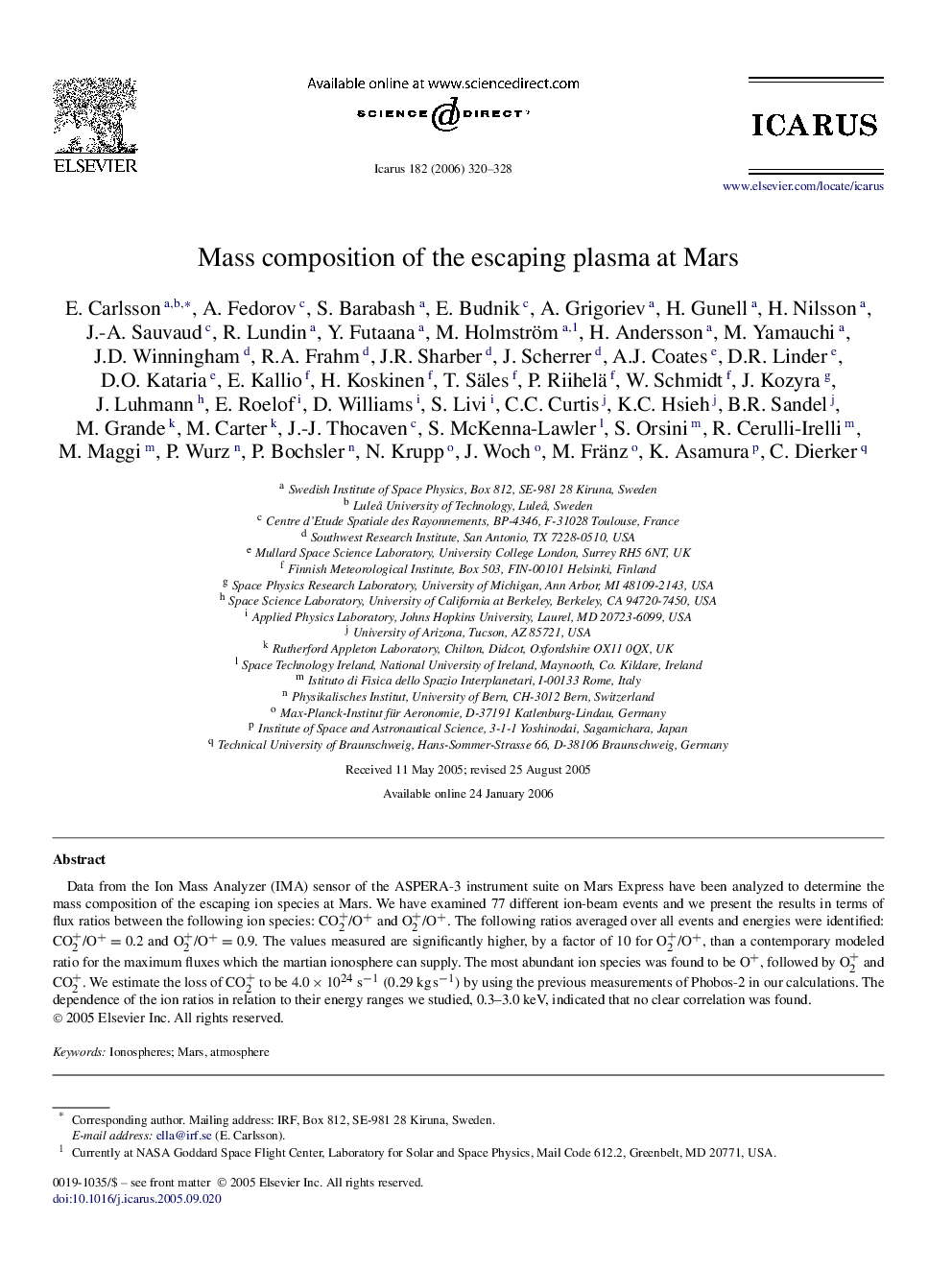 Mass composition of the escaping plasma at Mars