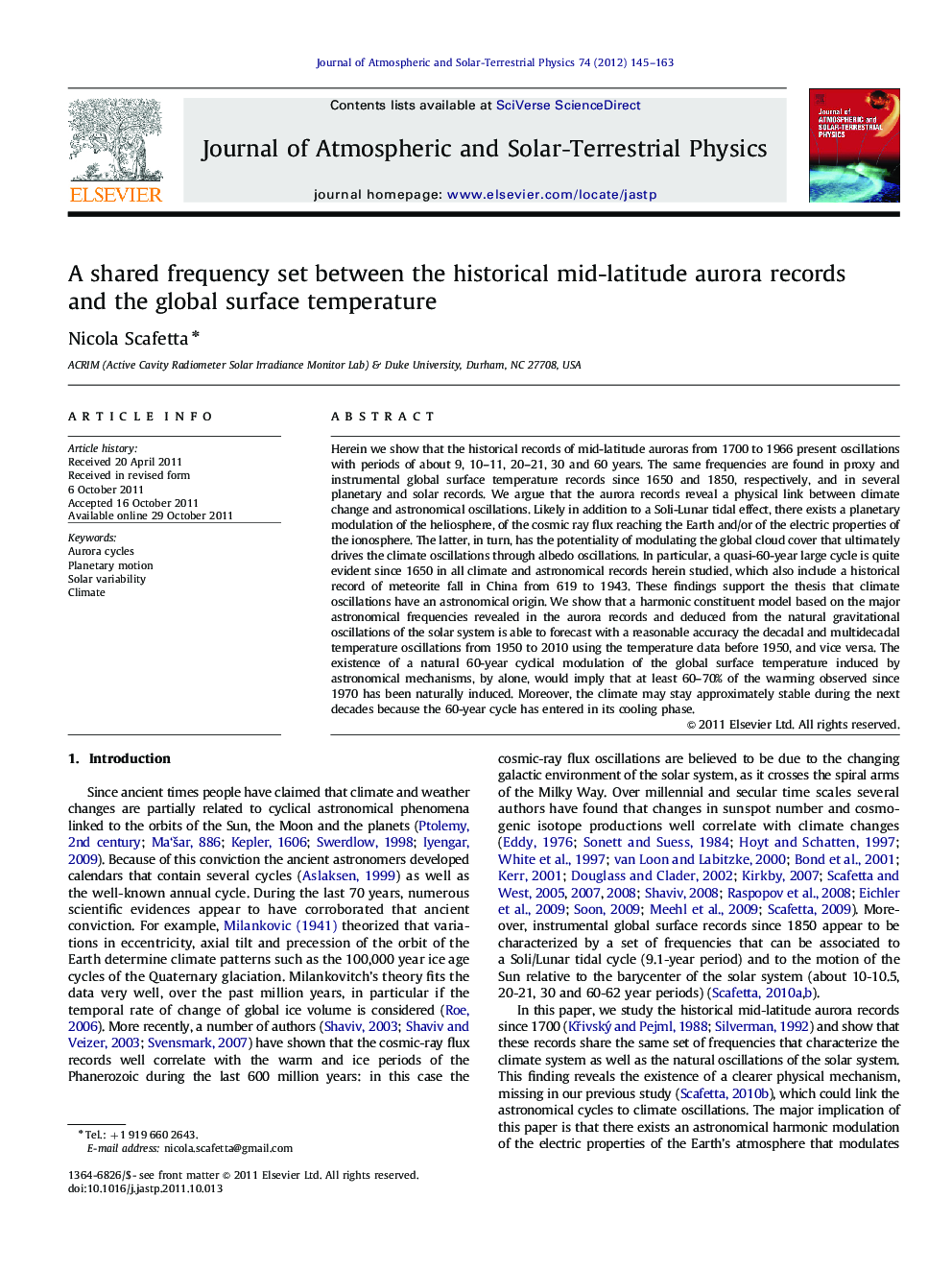 A shared frequency set between the historical mid-latitude aurora records and the global surface temperature