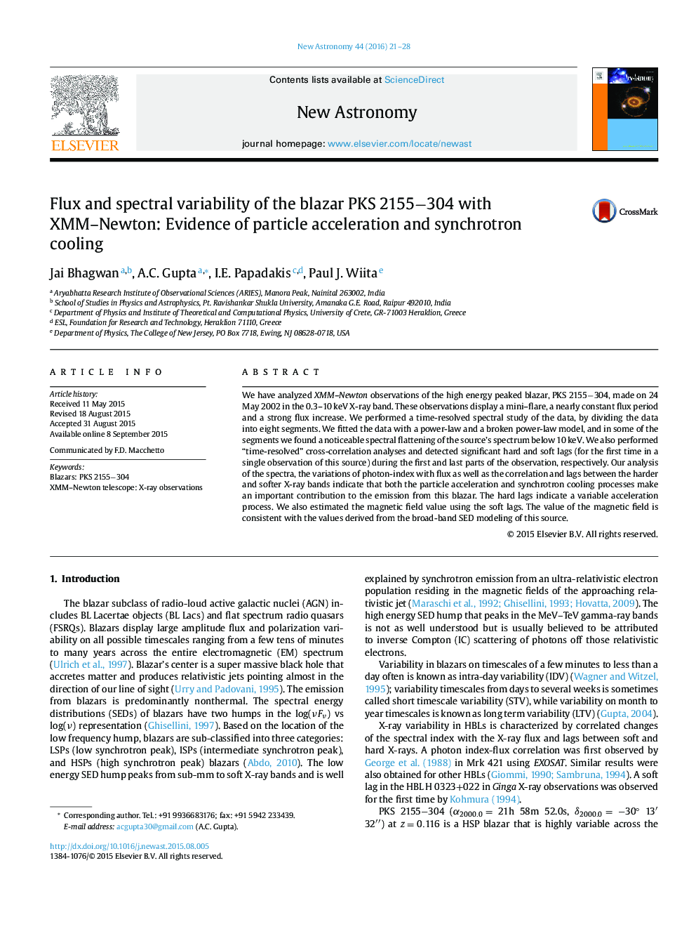 Flux and spectral variability of the blazar PKS 2155−−304 with XMM–Newton: Evidence of particle acceleration and synchrotron cooling