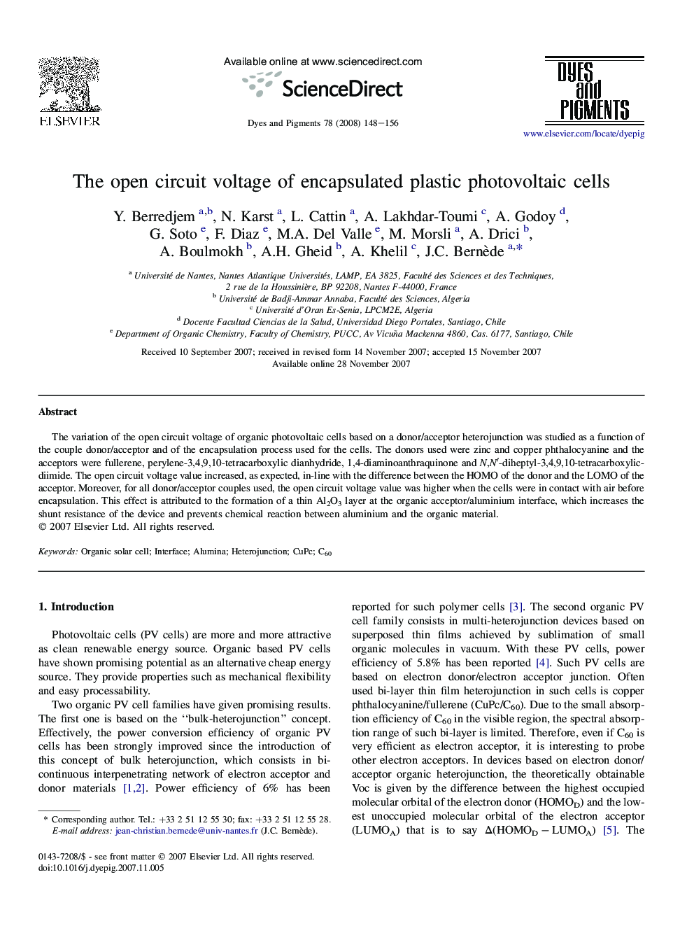 The open circuit voltage of encapsulated plastic photovoltaic cells