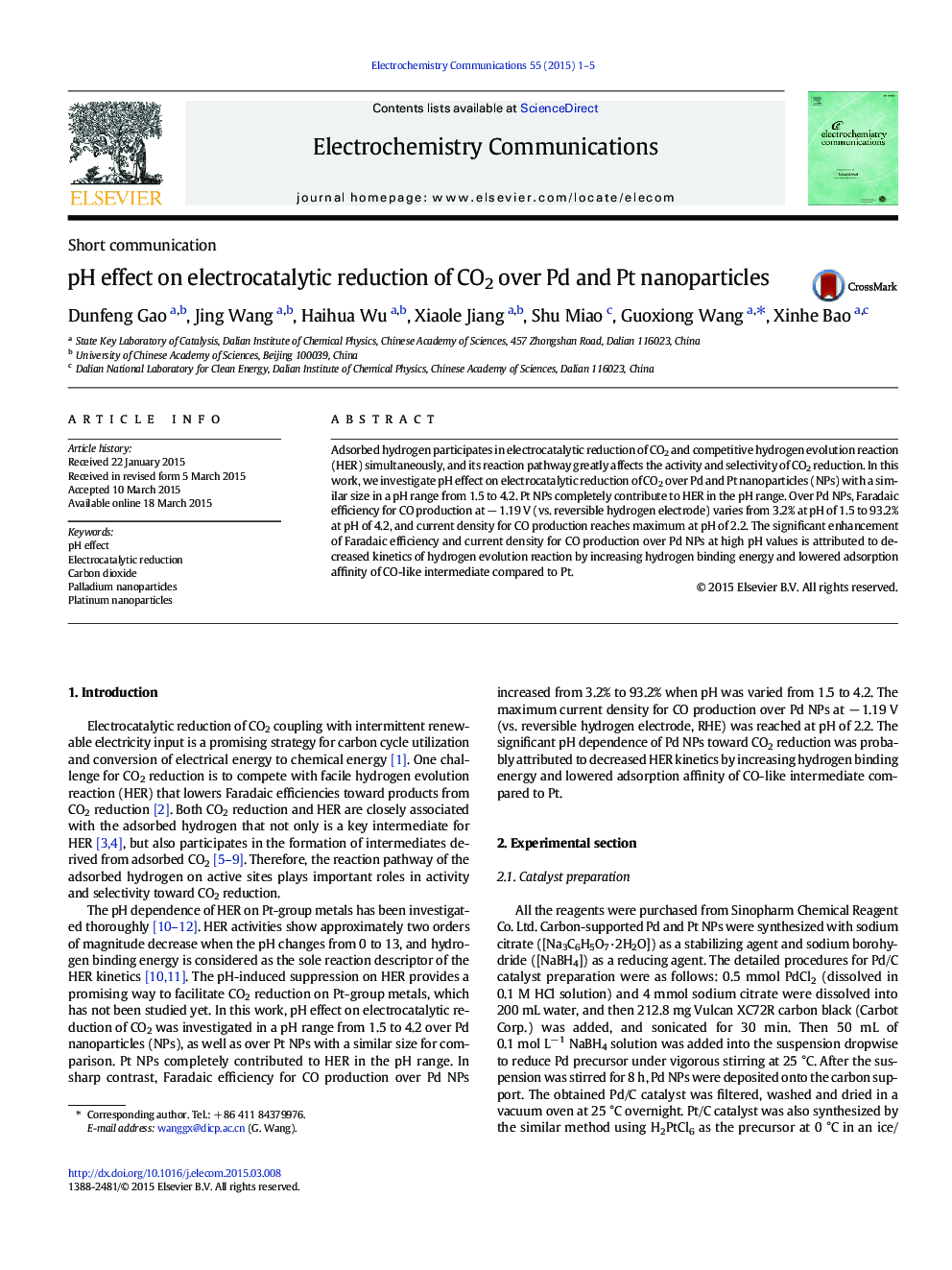 pH effect on electrocatalytic reduction of CO2 over Pd and Pt nanoparticles