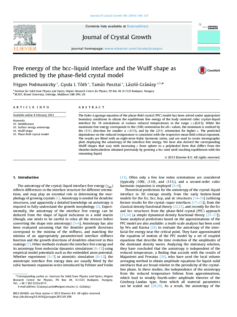 Free energy of the bcc–liquid interface and the Wulff shape as predicted by the phase-field crystal model