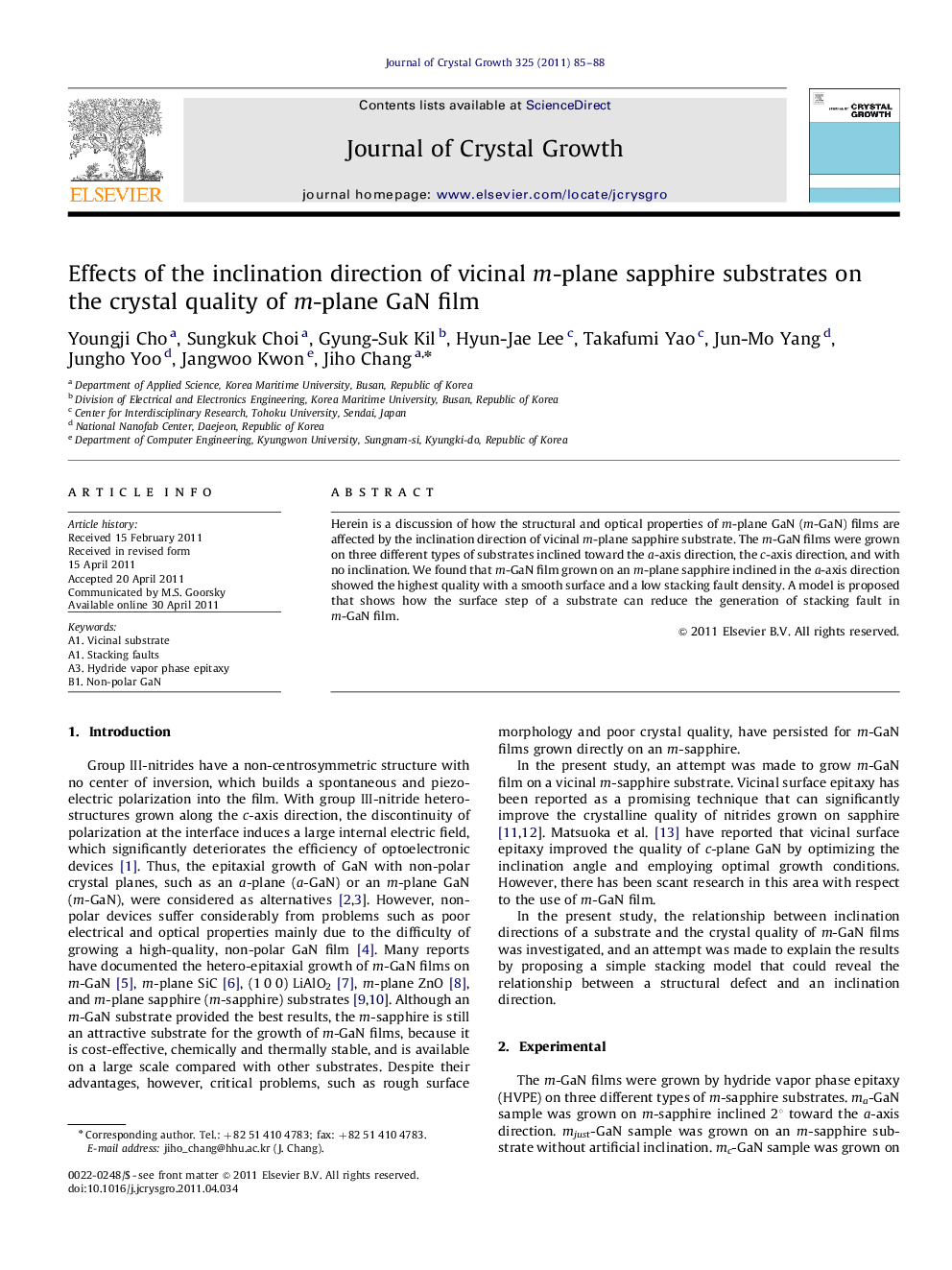 Effects of the inclination direction of vicinal m-plane sapphire substrates on the crystal quality of m-plane GaN film