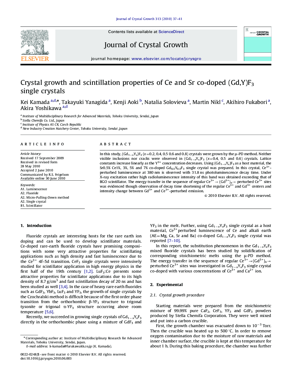 Crystal growth and scintillation properties of Ce and Sr co-doped (Gd,Y)F3 single crystals