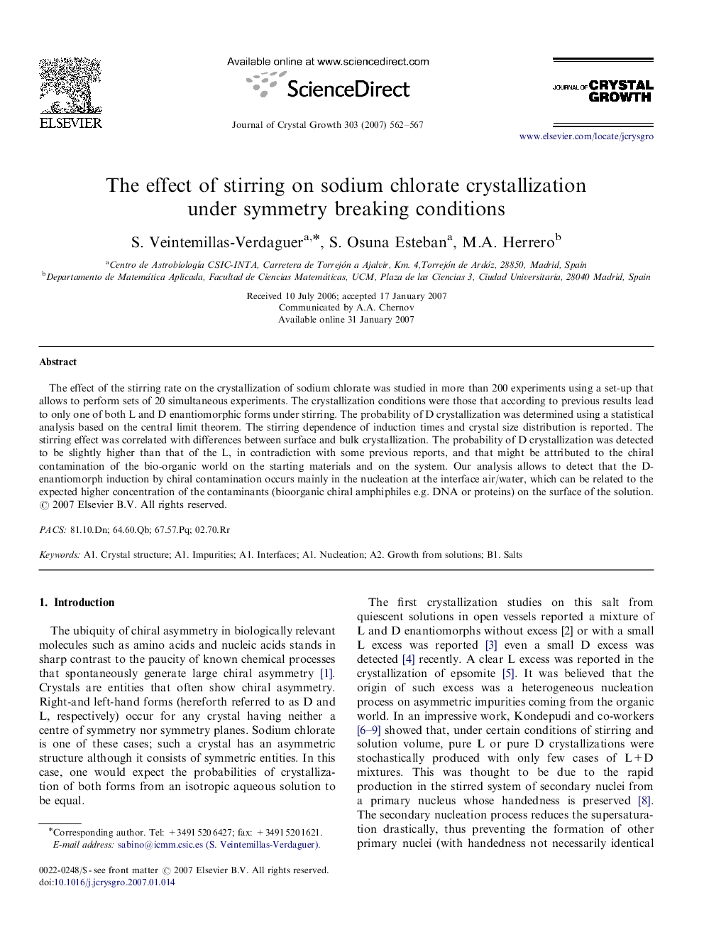 The effect of stirring on sodium chlorate crystallization under symmetry breaking conditions