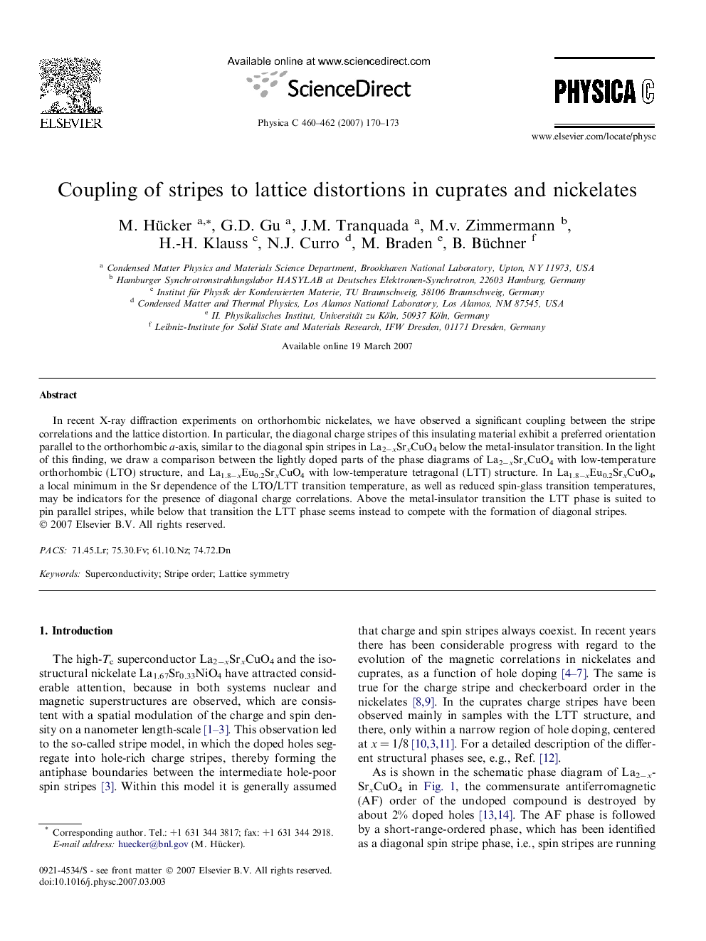 Coupling of stripes to lattice distortions in cuprates and nickelates