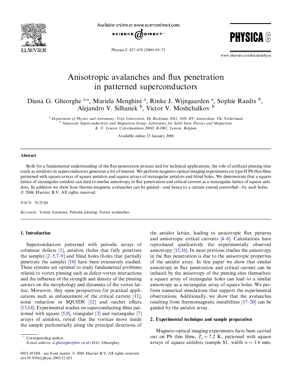 Anisotropic avalanches and flux penetration in patterned superconductors