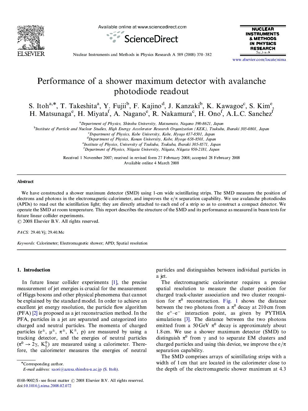 Performance of a shower maximum detector with avalanche photodiode readout