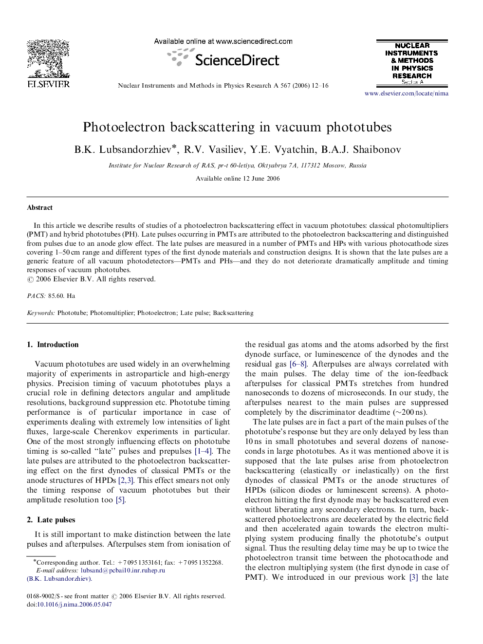 Photoelectron backscattering in vacuum phototubes