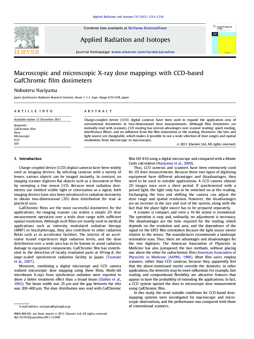 Macroscopic and microscopic X-ray dose mappings with CCD-based GafChromic film dosimeters
