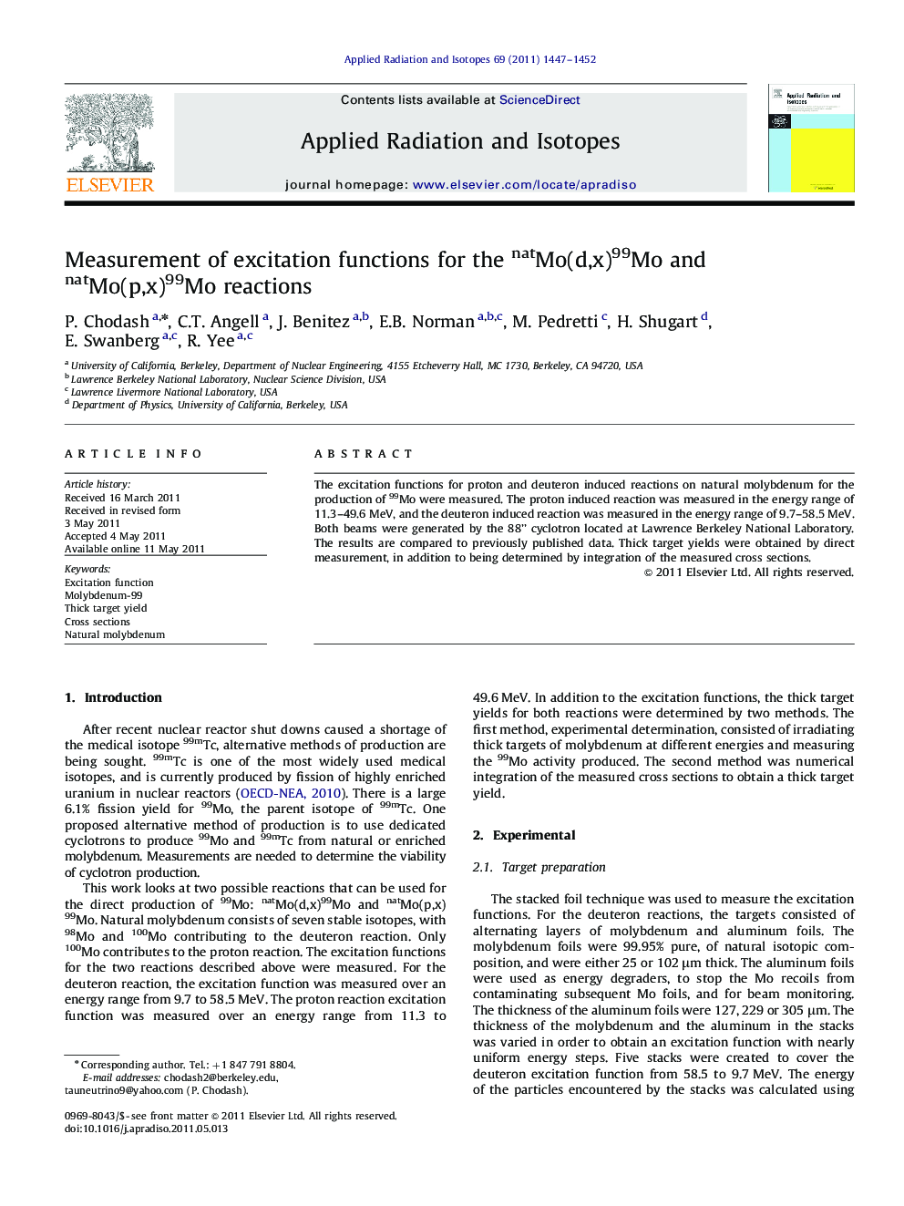 Measurement of excitation functions for the natMo(d,x)99Mo and natMo(p,x)99Mo reactions