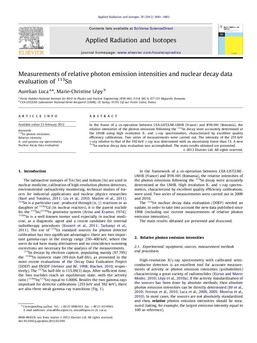 Measurements of relative photon emission intensities and nuclear decay data evaluation of 113Sn