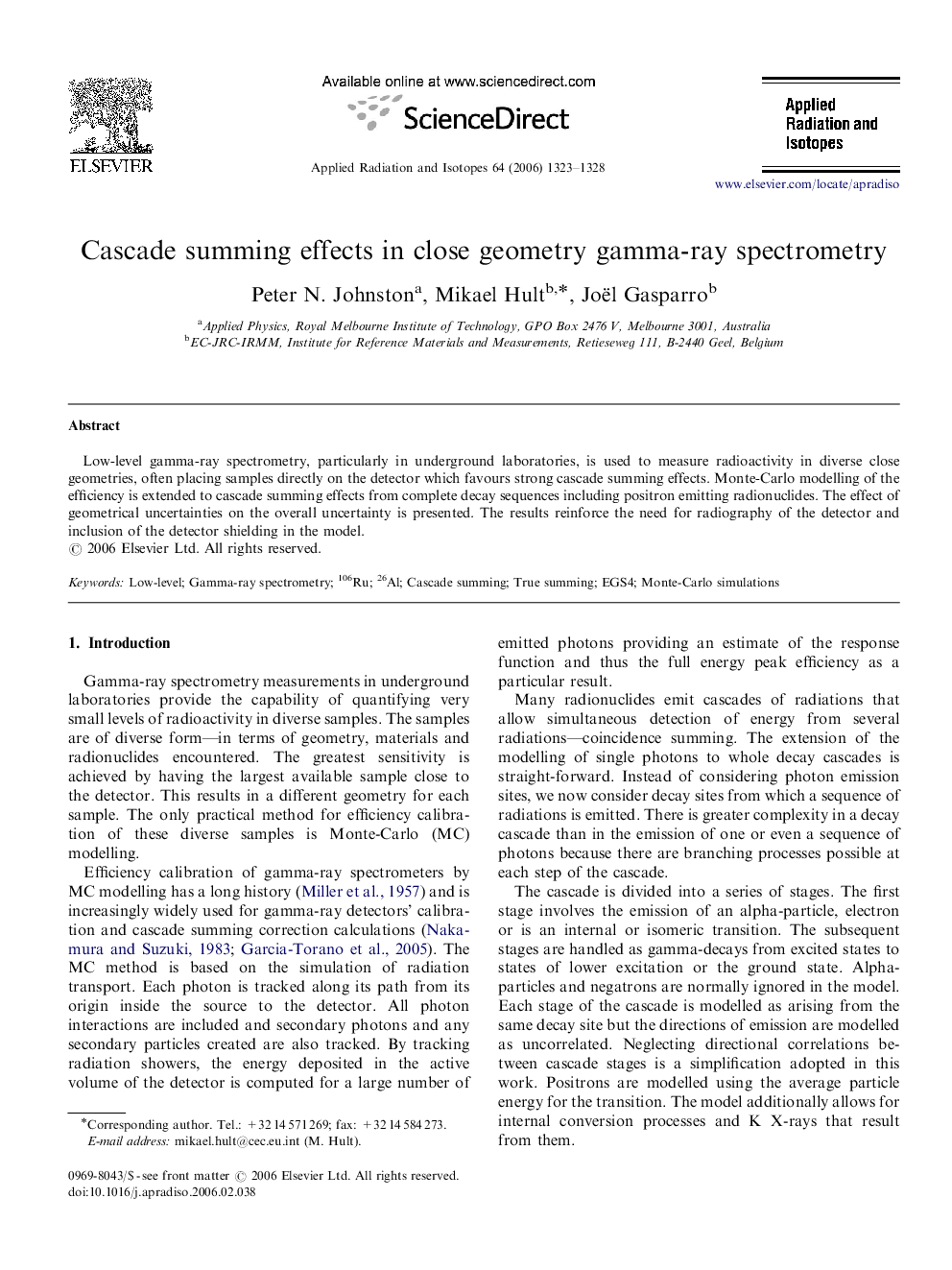 Cascade summing effects in close geometry gamma-ray spectrometry