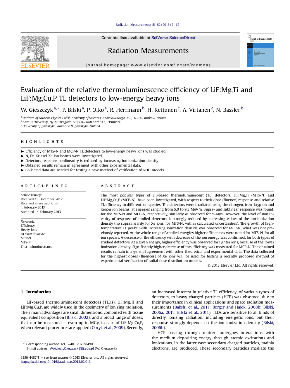 Evaluation of the relative thermoluminescence efficiency of LiF:Mg,Ti and LiF:Mg,Cu,P TL detectors to low-energy heavy ions