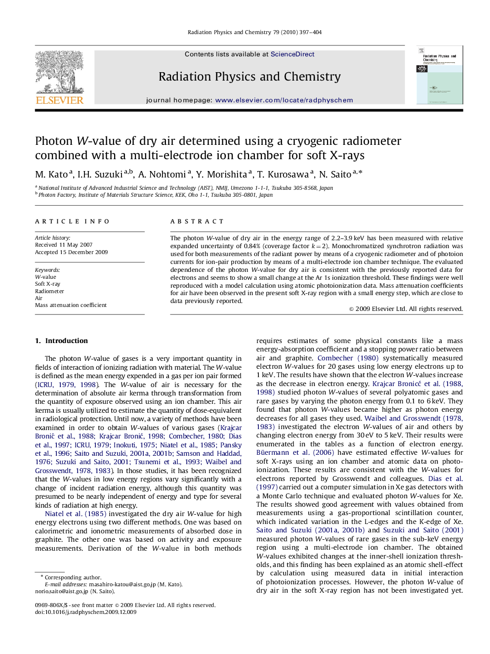 Photon W-value of dry air determined using a cryogenic radiometer combined with a multi-electrode ion chamber for soft X-rays