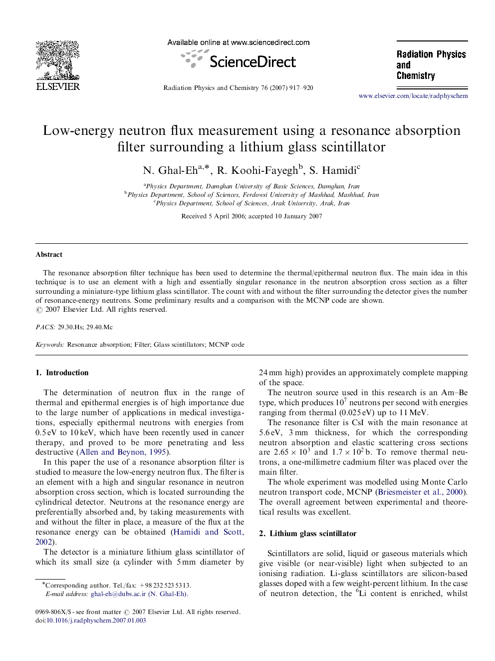 Low-energy neutron flux measurement using a resonance absorption filter surrounding a lithium glass scintillator