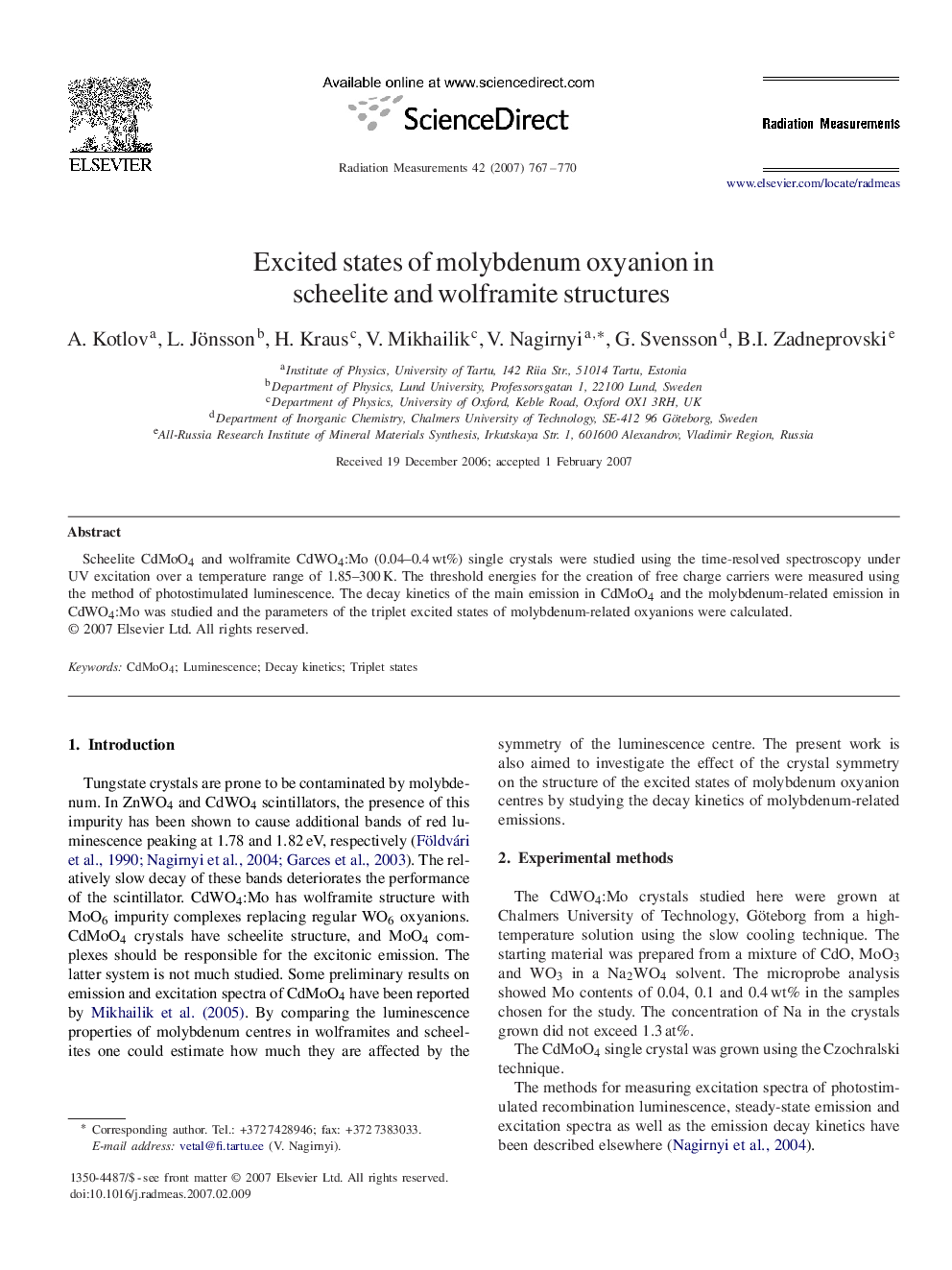 Excited states of molybdenum oxyanion in scheelite and wolframite structures