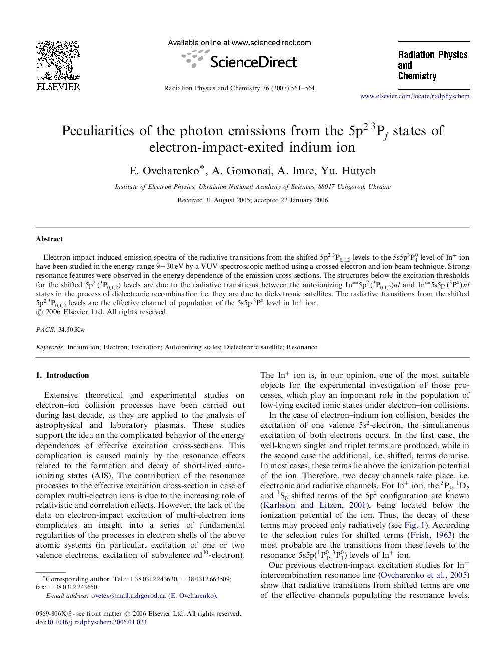 Peculiarities of the photon emissions from the 5p2Pj3 states of electron-impact-exited indium ion