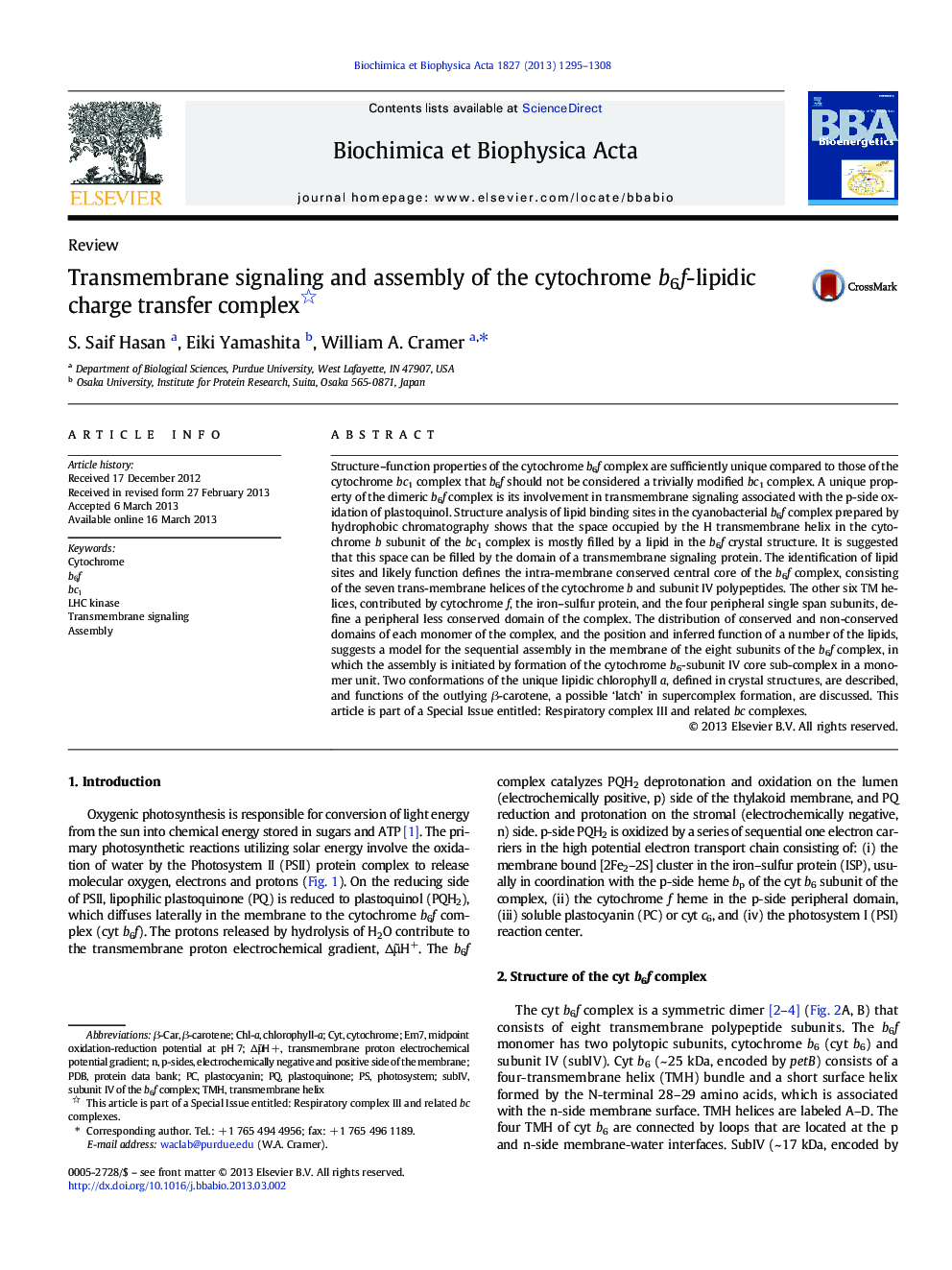 Transmembrane signaling and assembly of the cytochrome b6f-lipidic charge transfer complex 