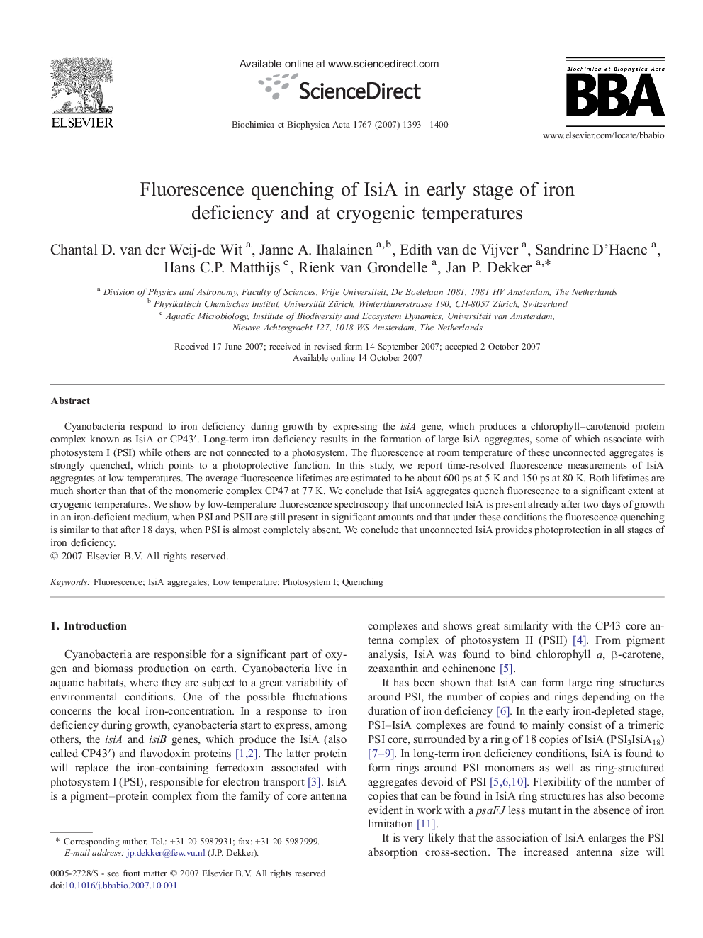 Fluorescence quenching of IsiA in early stage of iron deficiency and at cryogenic temperatures