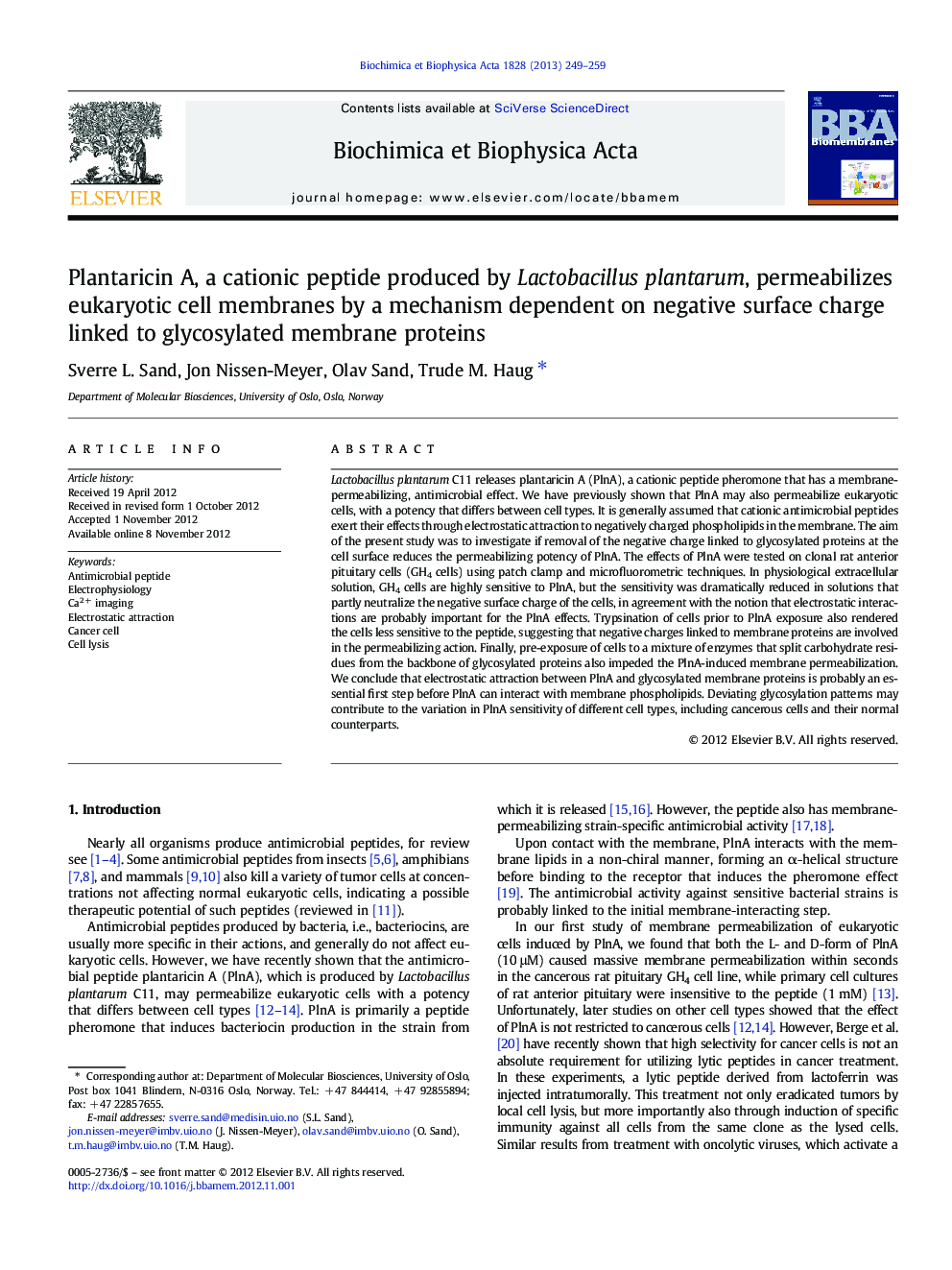 Plantaricin A, a cationic peptide produced by Lactobacillus plantarum, permeabilizes eukaryotic cell membranes by a mechanism dependent on negative surface charge linked to glycosylated membrane proteins