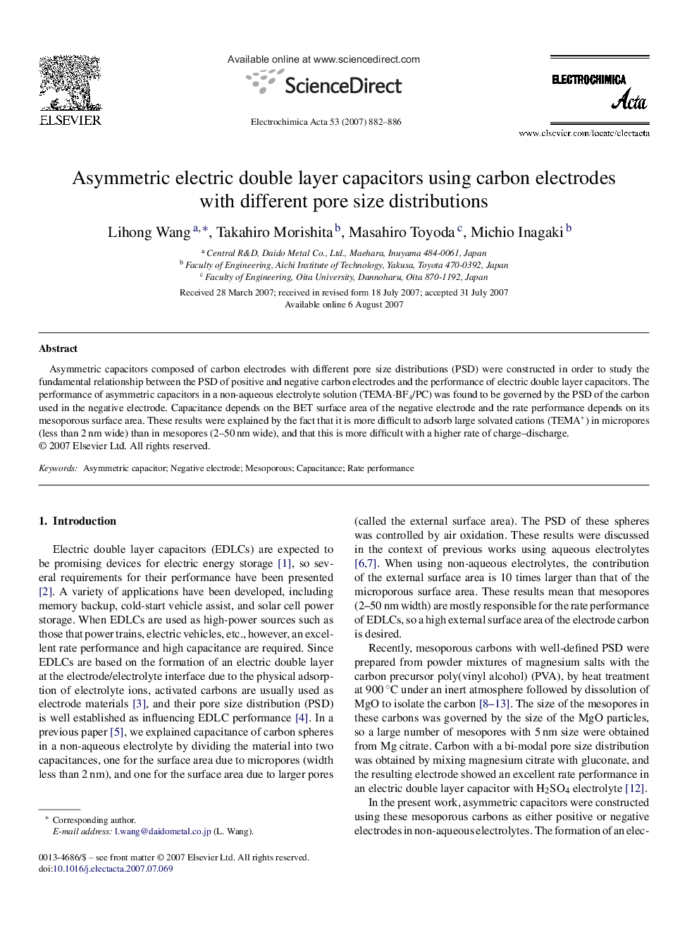 Asymmetric electric double layer capacitors using carbon electrodes with different pore size distributions