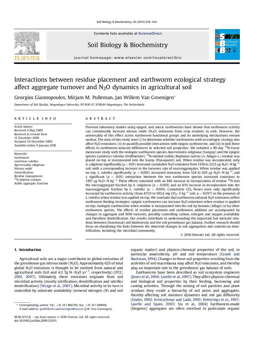 Interactions between residue placement and earthworm ecological strategy affect aggregate turnover and N2O dynamics in agricultural soil