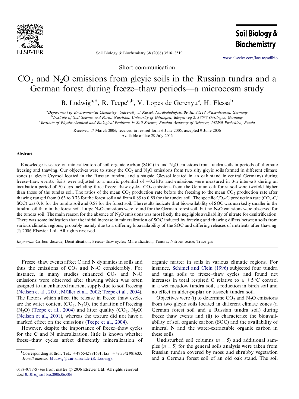 CO2 and N2O emissions from gleyic soils in the Russian tundra and a German forest during freeze–thaw periods—a microcosm study