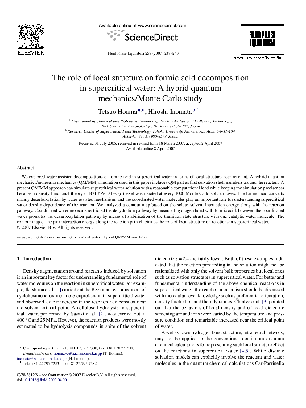 The role of local structure on formic acid decomposition in supercritical water: A hybrid quantum mechanics/Monte Carlo study