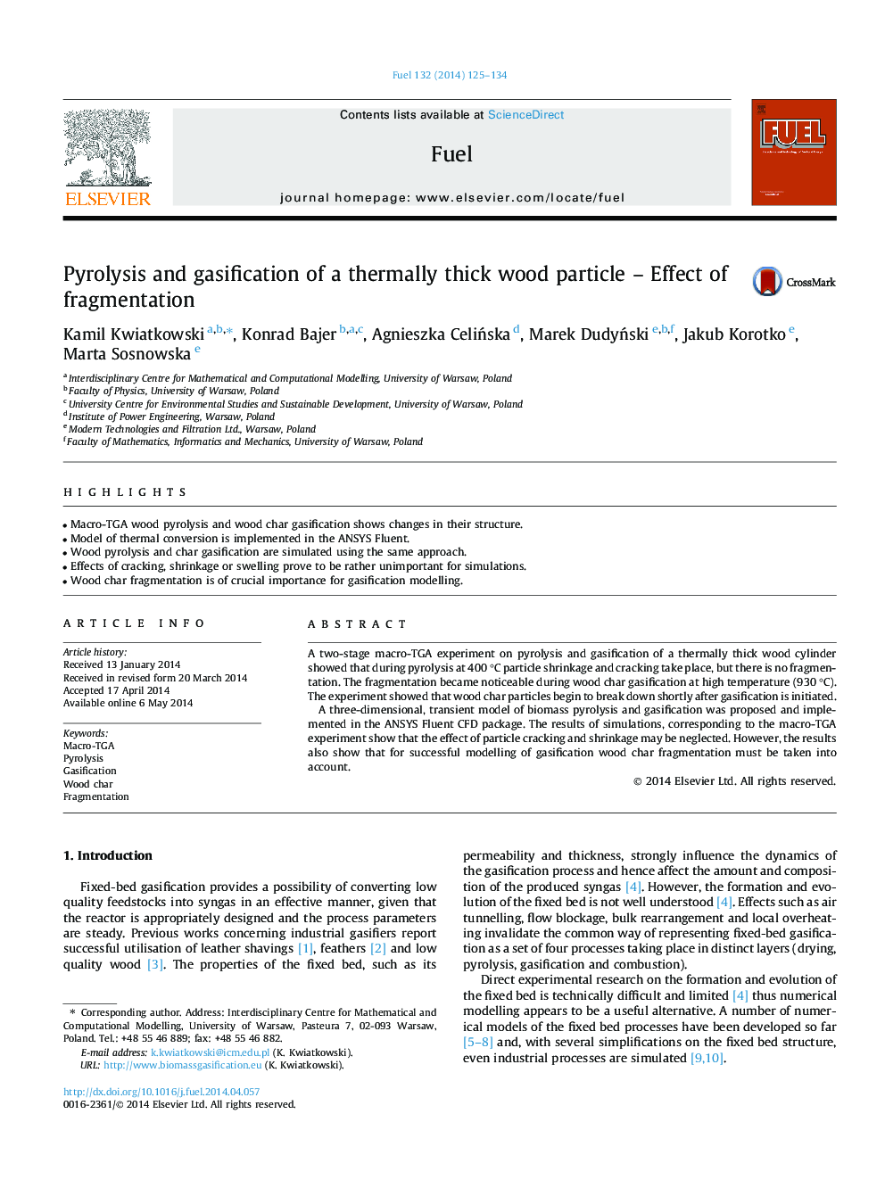 Pyrolysis and gasification of a thermally thick wood particle – Effect of fragmentation