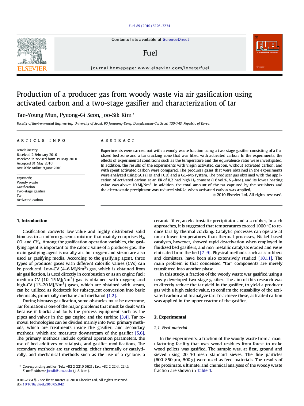 Production of a producer gas from woody waste via air gasification using activated carbon and a two-stage gasifier and characterization of tar