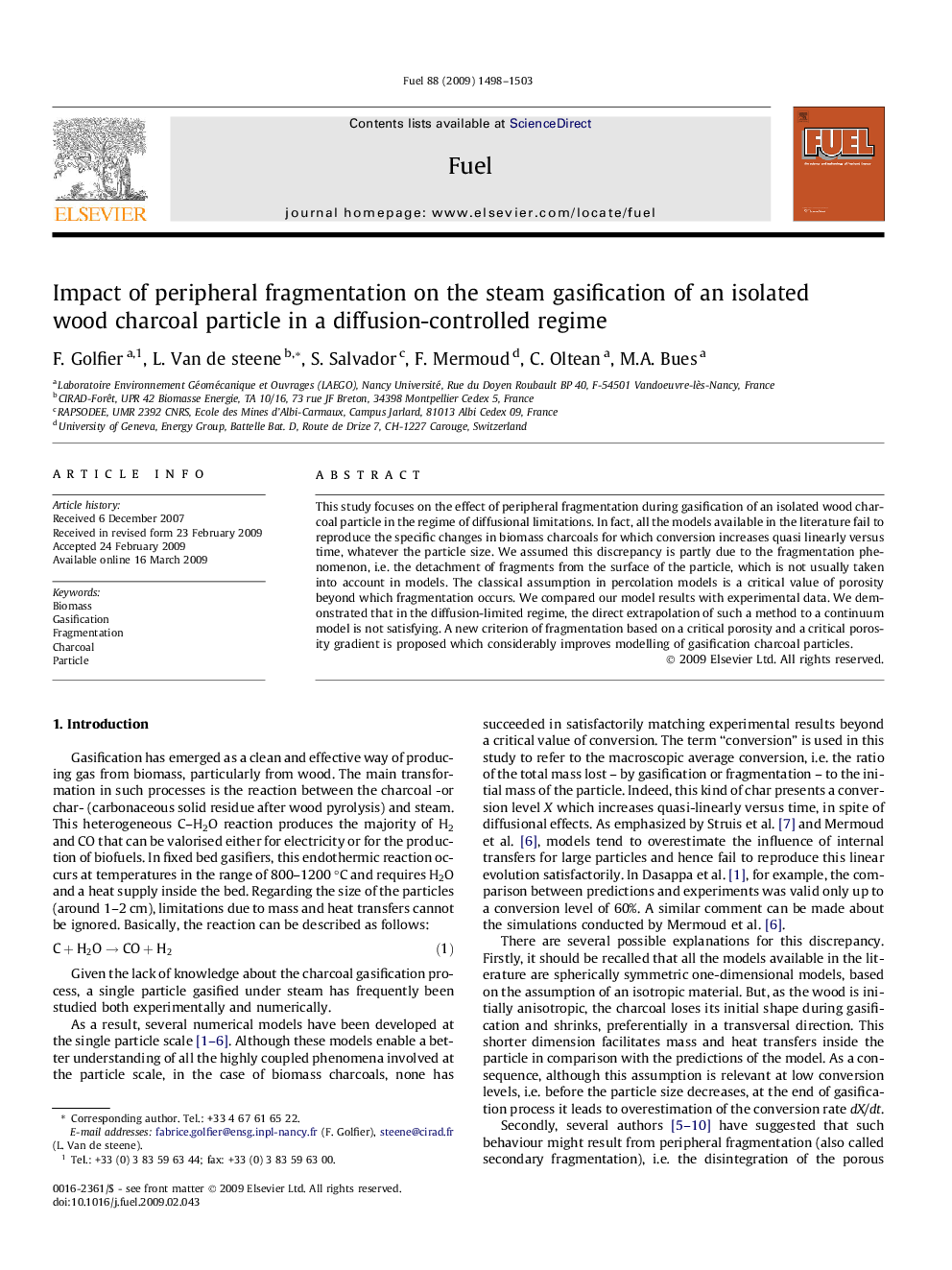 Impact of peripheral fragmentation on the steam gasification of an isolated wood charcoal particle in a diffusion-controlled regime