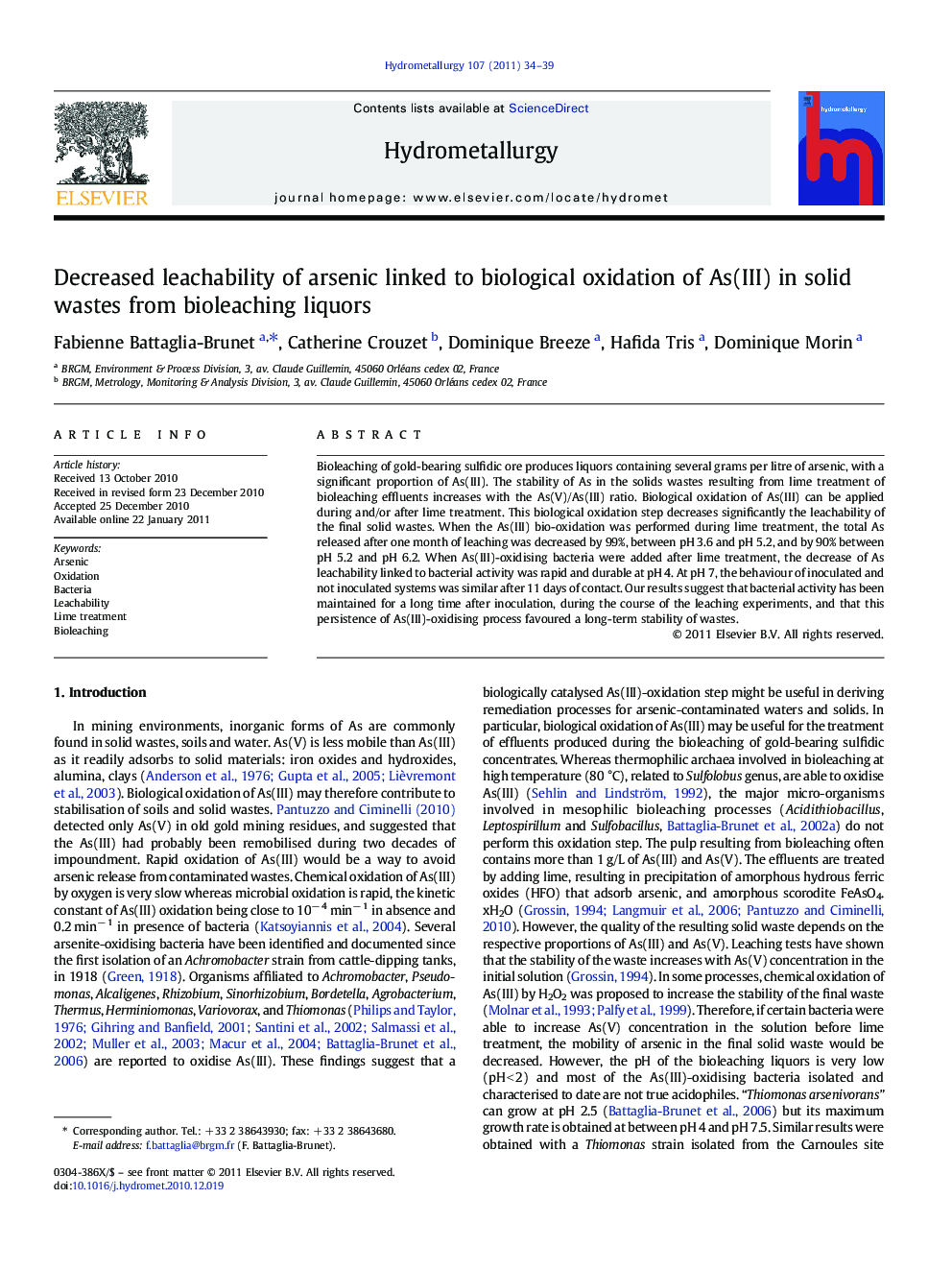 Decreased leachability of arsenic linked to biological oxidation of As(III) in solid wastes from bioleaching liquors