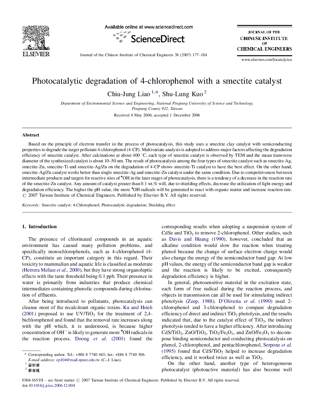 Photocatalytic degradation of 4-chlorophenol with a smectite catalyst