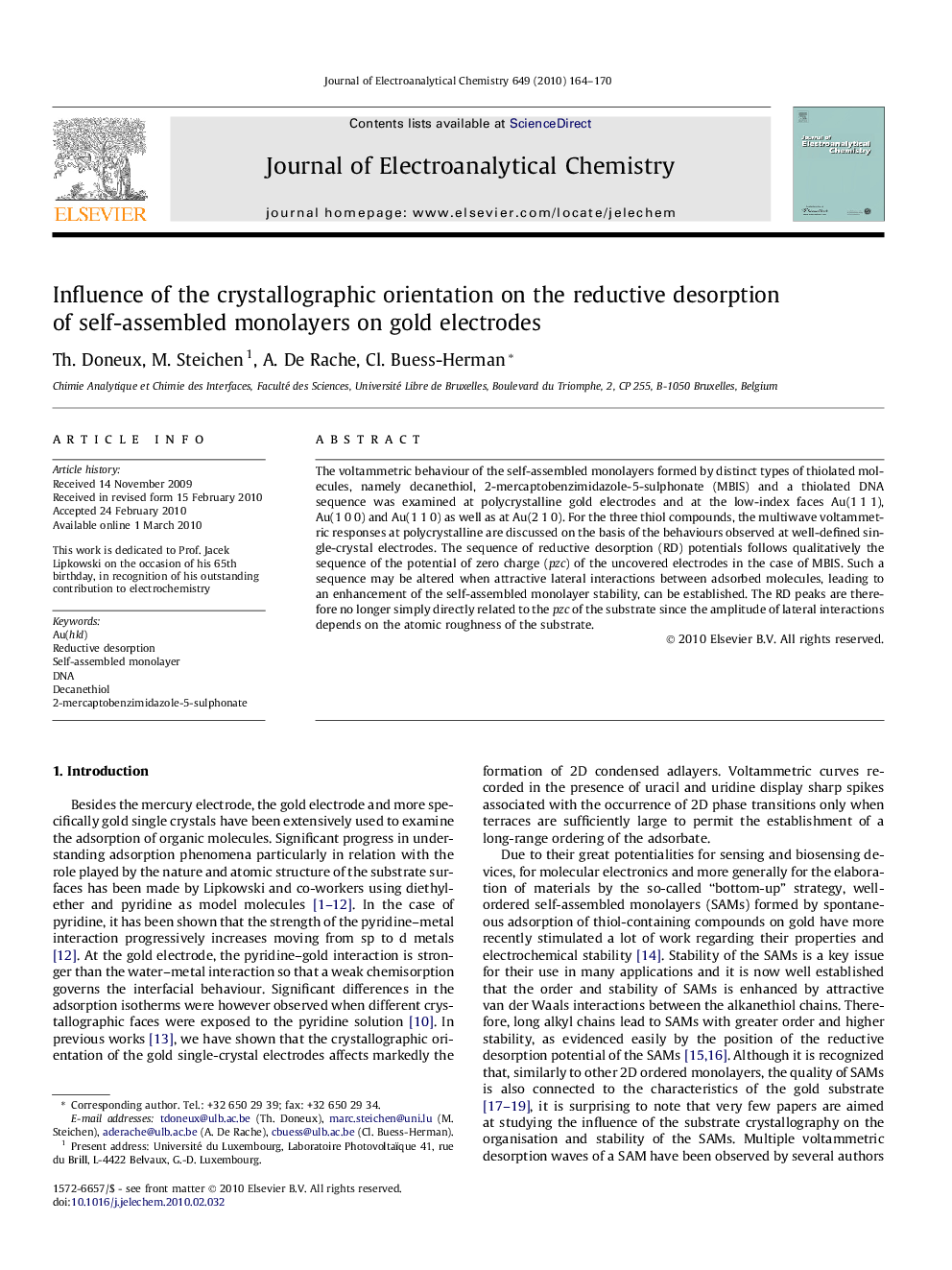 Influence of the crystallographic orientation on the reductive desorption of self-assembled monolayers on gold electrodes