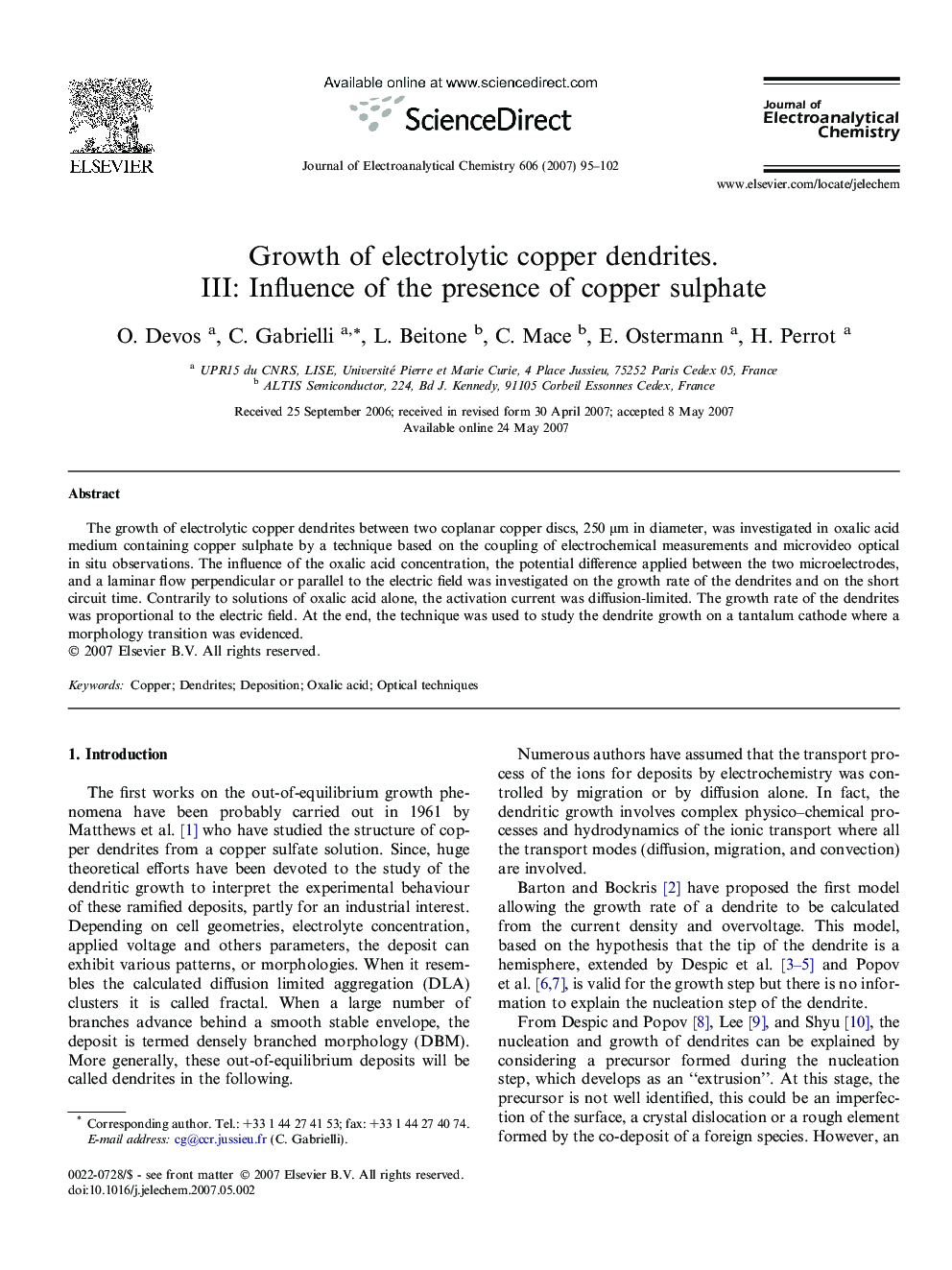 Growth of electrolytic copper dendrites. III: Influence of the presence of copper sulphate