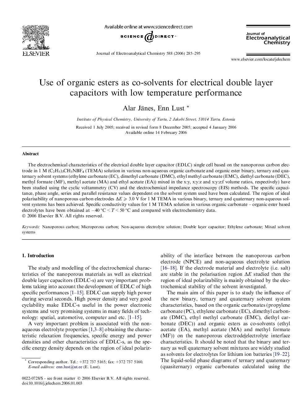 Use of organic esters as co-solvents for electrical double layer capacitors with low temperature performance