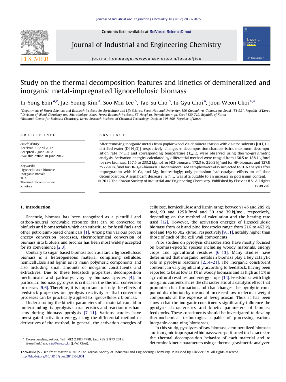 Study on the thermal decomposition features and kinetics of demineralized and inorganic metal-impregnated lignocellulosic biomass