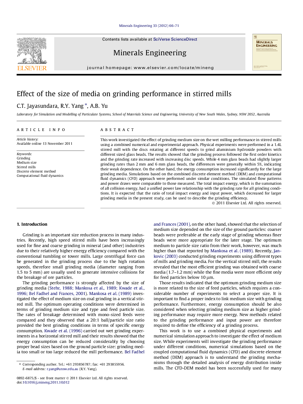 Effect of the size of media on grinding performance in stirred mills