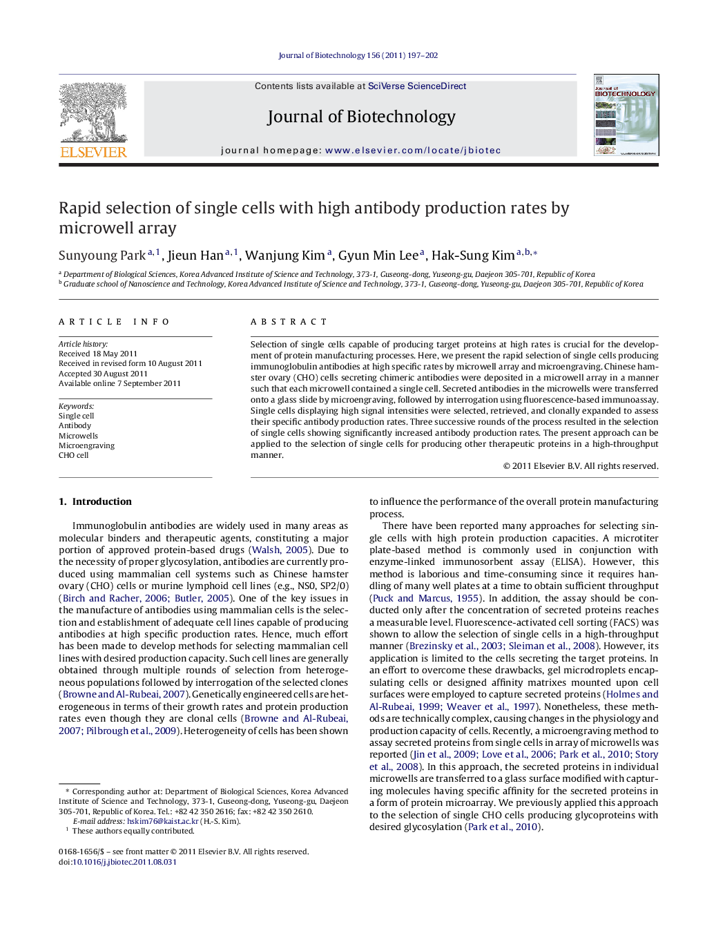 Rapid selection of single cells with high antibody production rates by microwell array