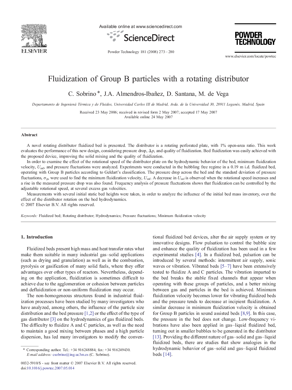 Fluidization of Group B particles with a rotating distributor