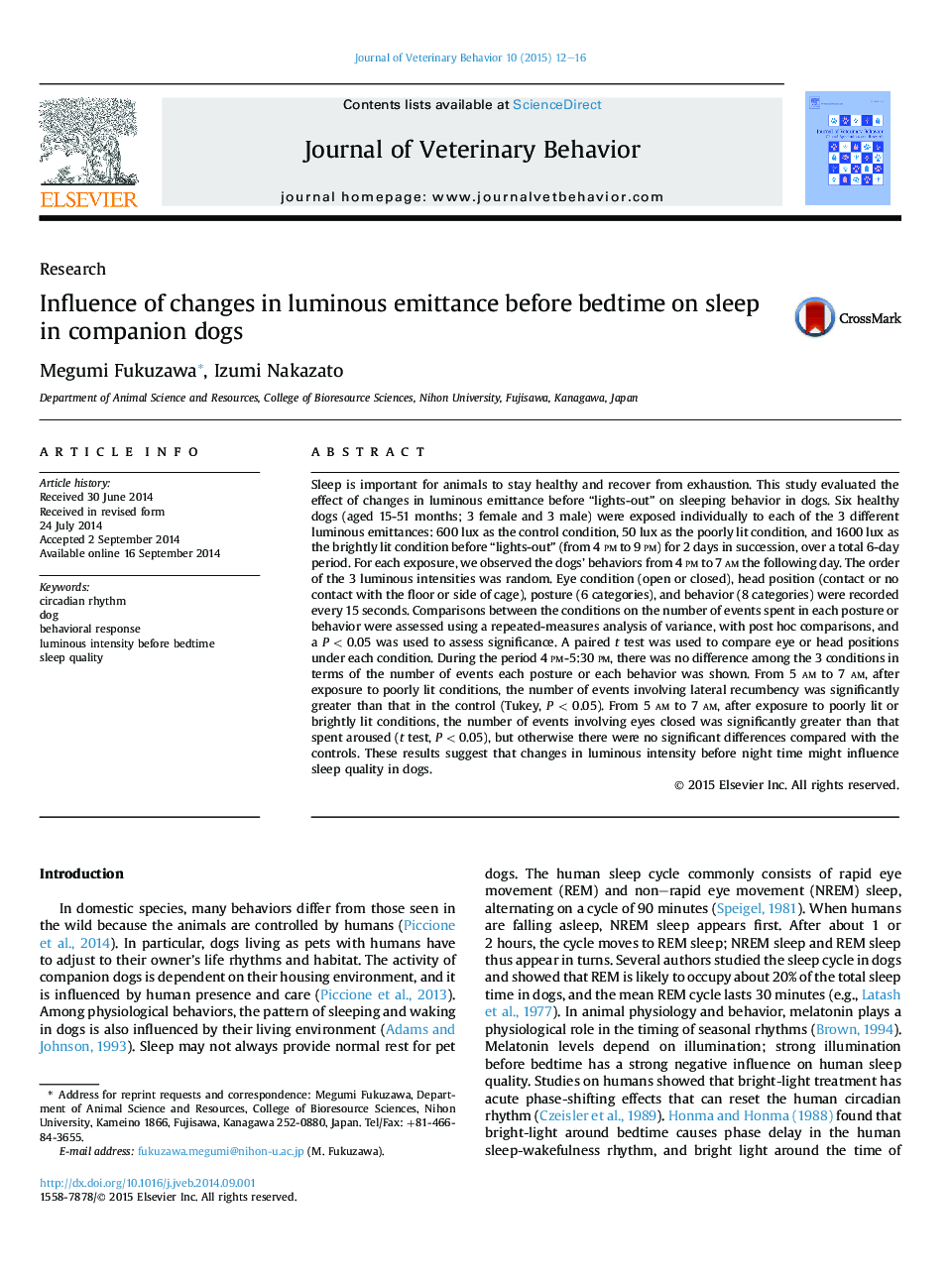 Influence of changes in luminous emittance before bedtime on sleep in companion dogs