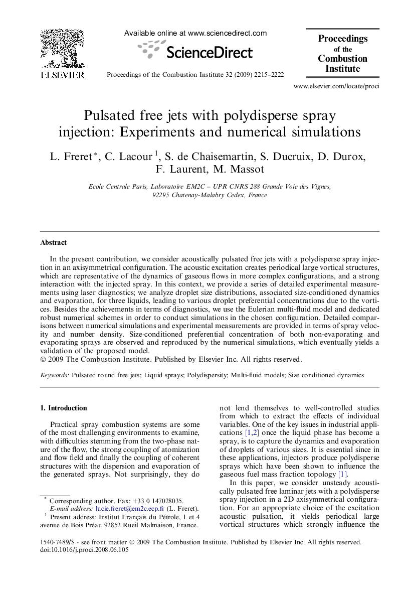 Pulsated free jets with polydisperse spray injection: Experiments and numerical simulations