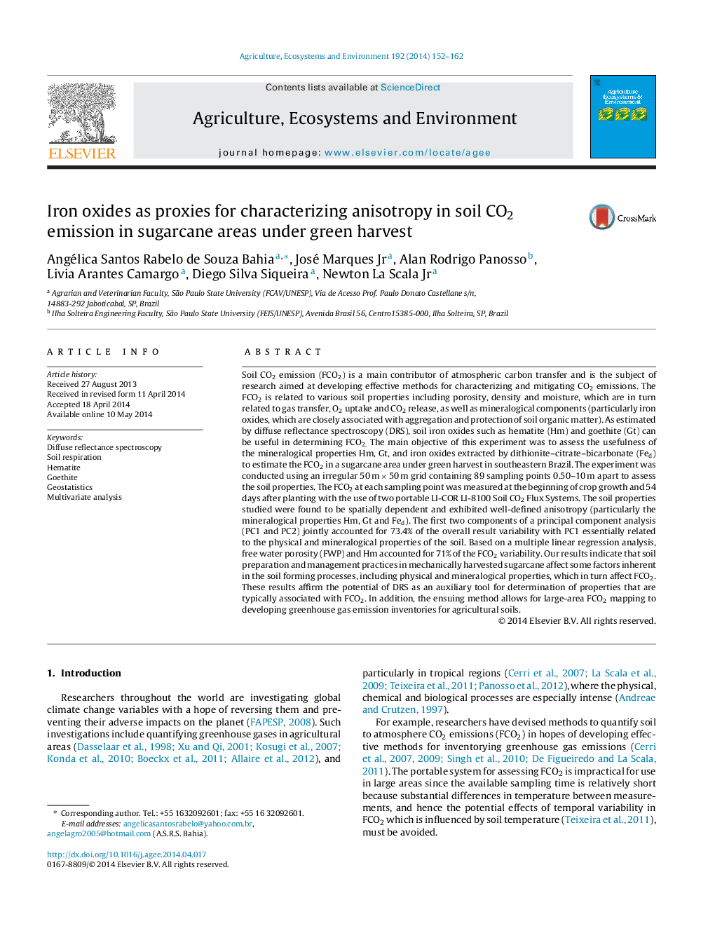 Iron oxides as proxies for characterizing anisotropy in soil CO2 emission in sugarcane areas under green harvest