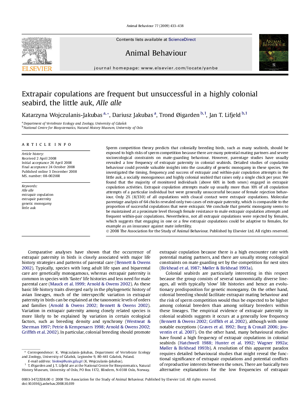 Extrapair copulations are frequent but unsuccessful in a highly colonial seabird, the little auk, Alle alle