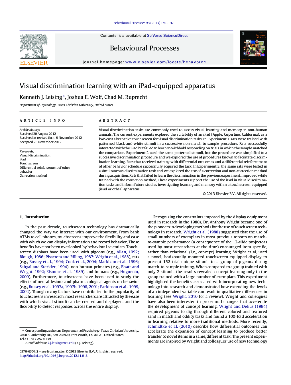 Visual discrimination learning with an iPad-equipped apparatus