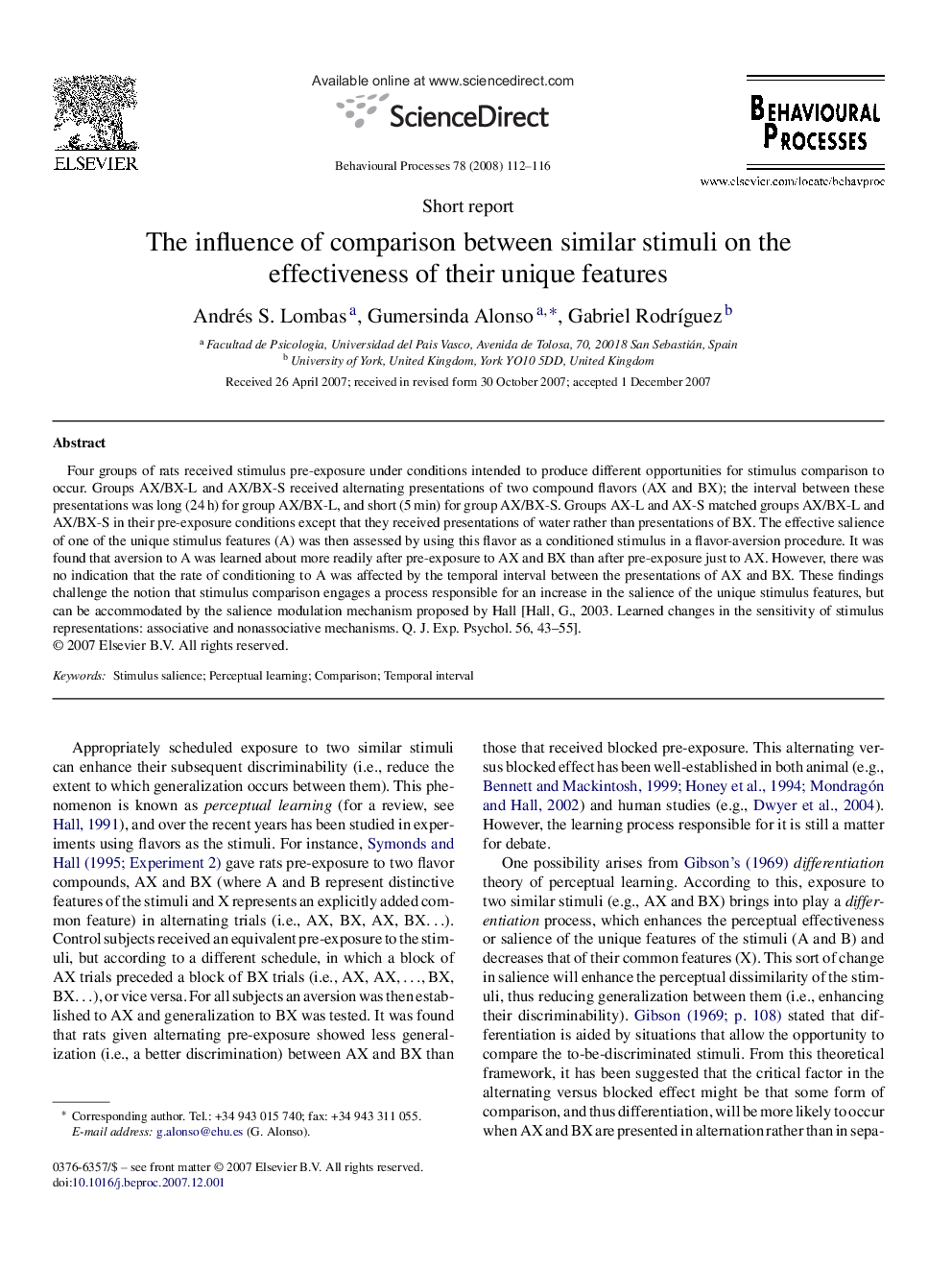 The influence of comparison between similar stimuli on the effectiveness of their unique features