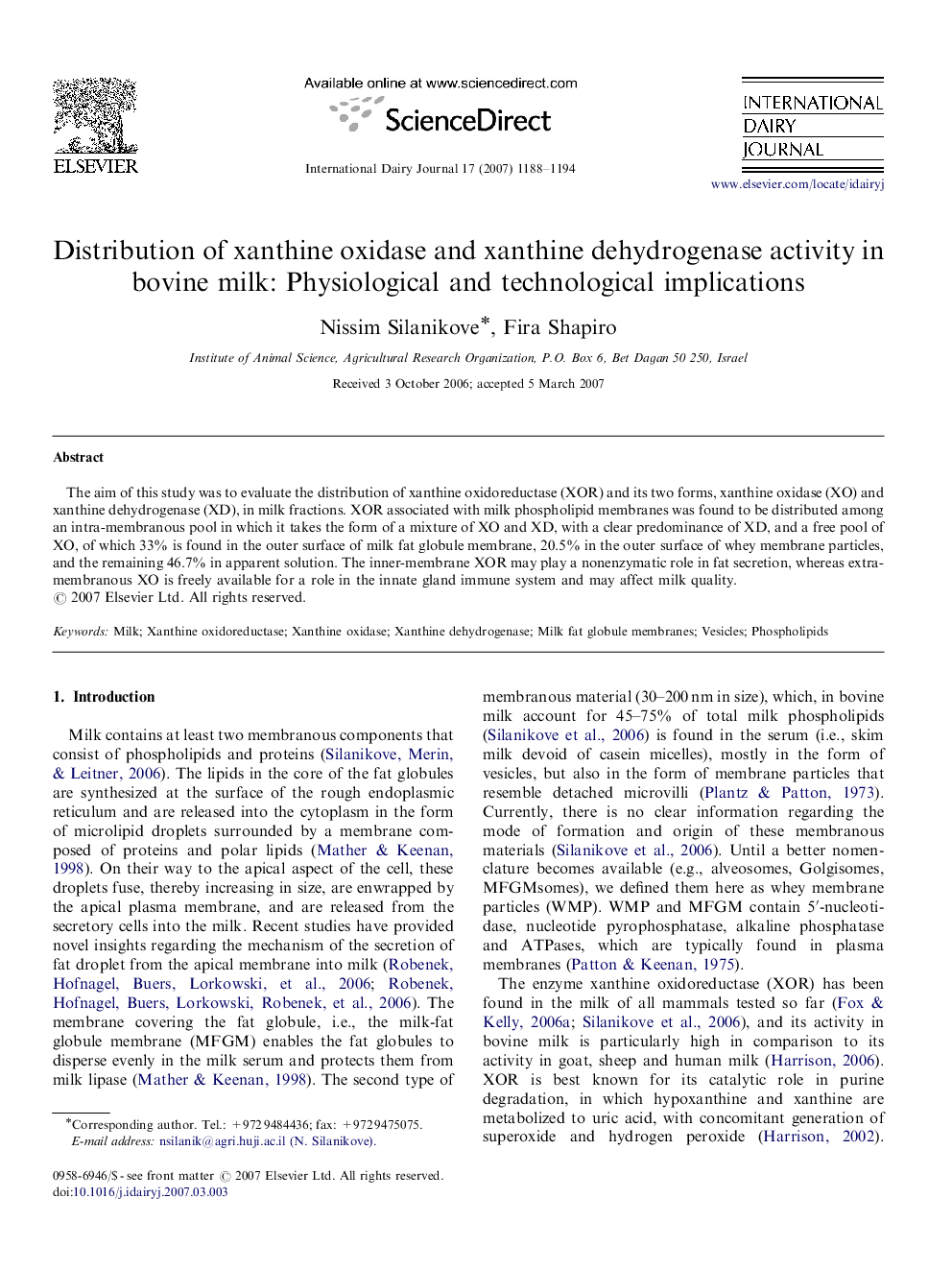 Distribution of xanthine oxidase and xanthine dehydrogenase activity in bovine milk: Physiological and technological implications